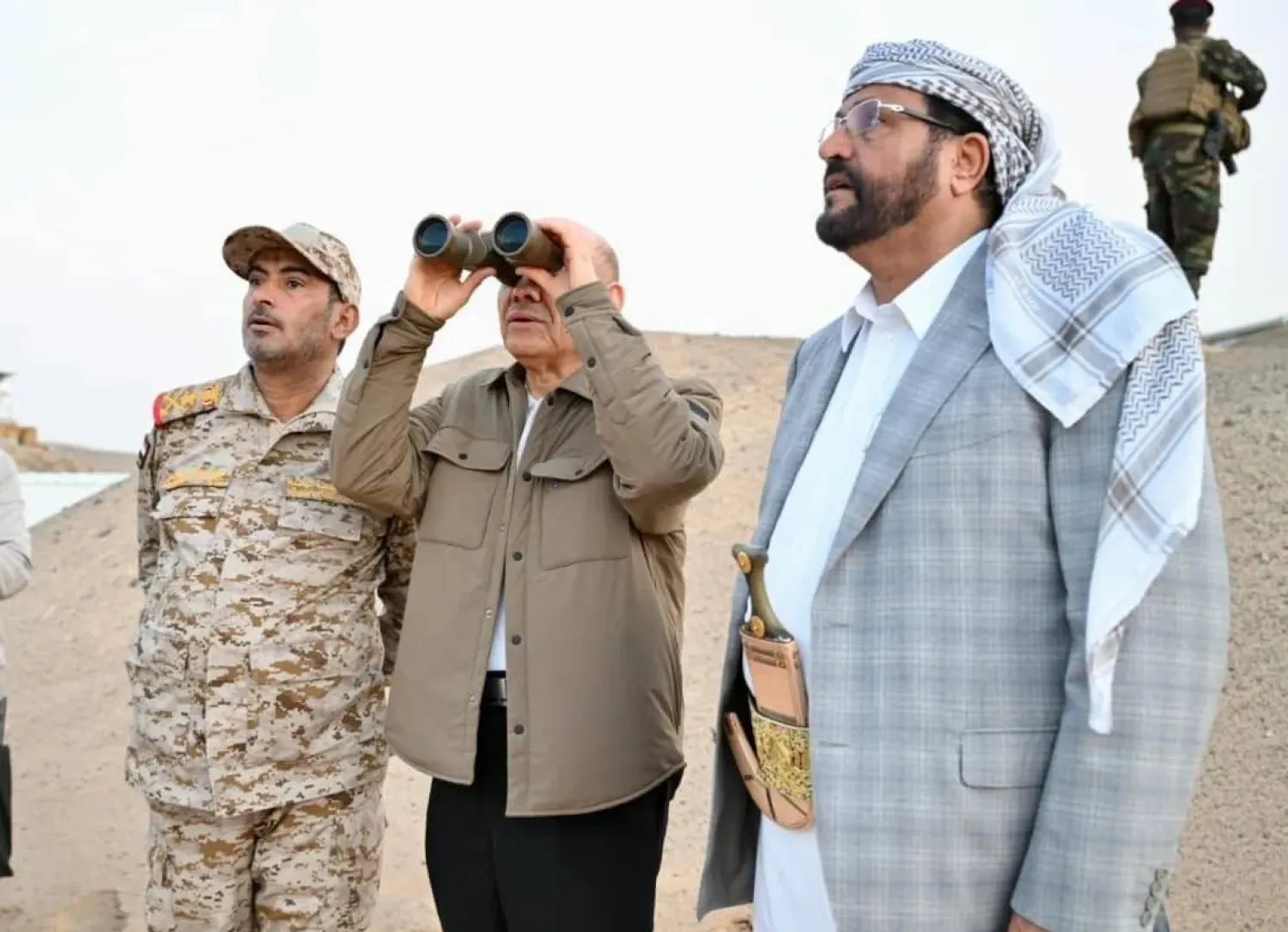 مجلس القيادة الرئاسي: تمادي المليشيات الحوثية في استهداف الأعيان المدنية سيواجه برد قاس