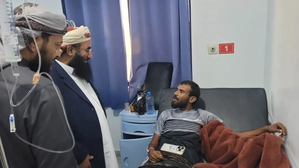 وزير الأوقاف والإرشاد يتفقد أوضاع جرحى موظفي الوزارة والقوات المسلحة في عدن