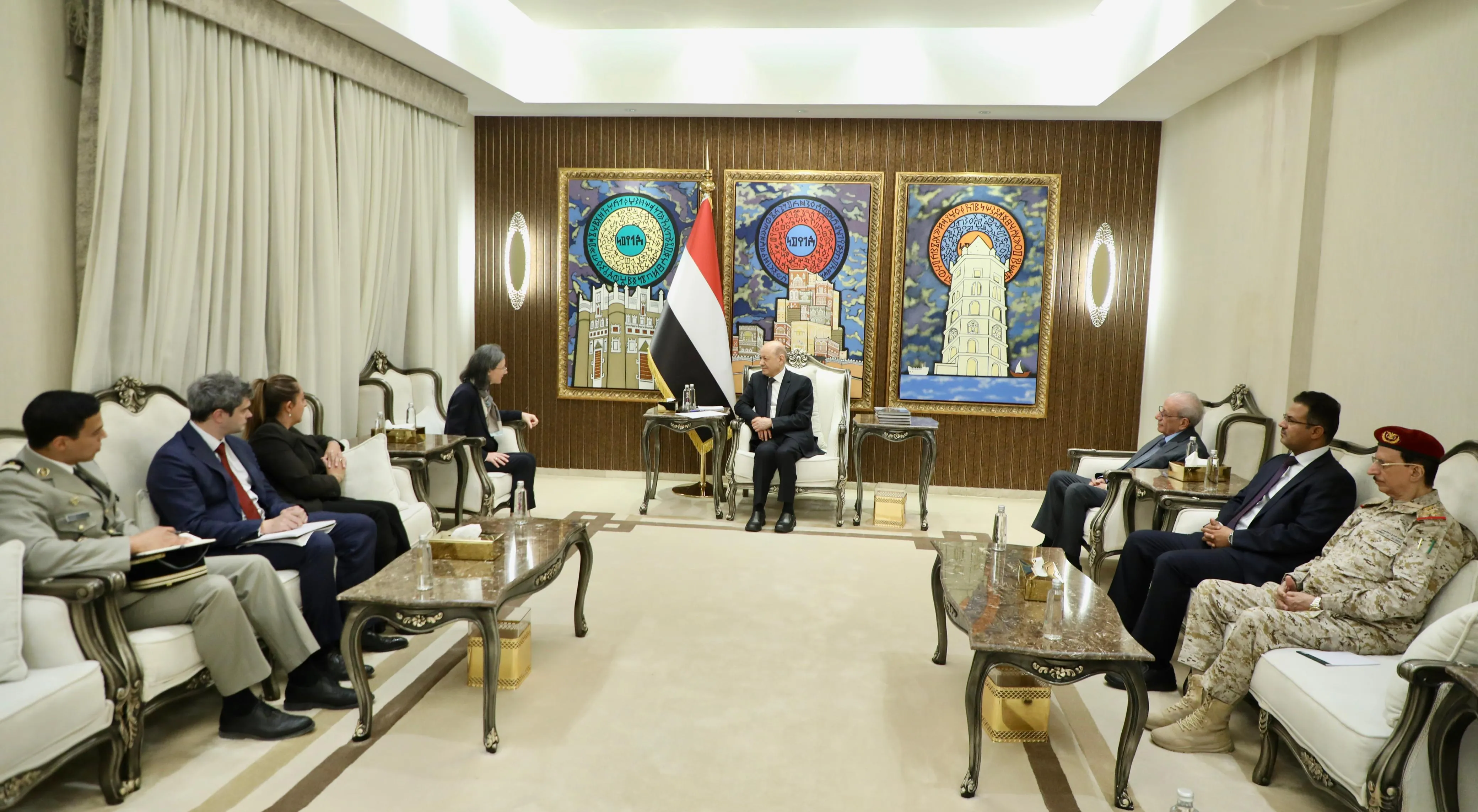 "العليمي" يؤكد قدرة الدولة على استعادة زمام المبادرة في الساحل الغربي واستكمال تحرير كافة أراضيها