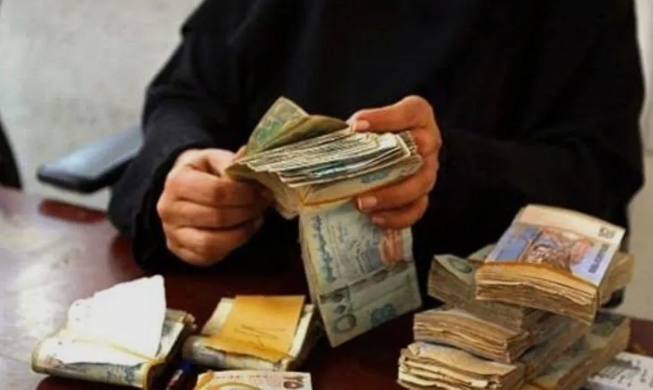 تحايل مالي وحرمان ممنهج.. كيف تتلاعب مليشيا الحوثي بمرتبات الموظفين؟
