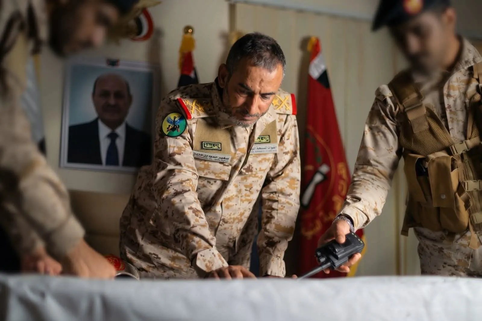 بن عزيز: عملية "فجر اليمن" مستمرة حتى استعادة صنعاء وكامل الأراضي اليمنية