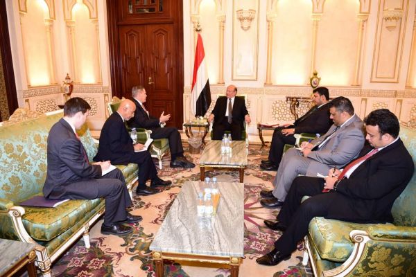 الرئيس هادي يؤكد حرصه على تحقيق السلام المبني على رؤية عملية وعلى المرجعيات الثلاث
