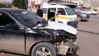 وفاة 5 أشخاص بينهم امرأة وطفلها في حادث دهس سيارة وسط "صنعاء"