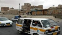 صنعاء: 50 ريالاً تفجّر خلافًا بين مواطن وسائق باص تطوّر إلى تبادل إطلاق رصاص