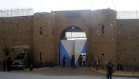 حقوق الإنسان تدين هجوم الحوثيين على المختطفين في السجن المركزي بصنعاء
