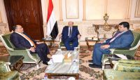 الرئيس هادي يوجه بوقف التصرف بأراضي وعقارات الدولة