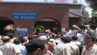 مسلحون يهاجمون بوابة الطوارئ في مستشفى الثورة بصنعاء