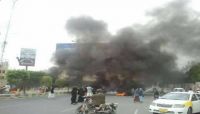 على خلفية استمرار أزمة الغاز المنزلي.. محتجون يقطعون شوارع العاصمة صنعاء