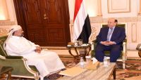 رئيس الجمهورية يشيد ببطولات مقاومة صنعاء إلى جانب الجيش في مواجهة الحوثيين