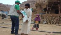 مركز الملك سلمان يوزع مساعدات على قرى بنهم شرقي صنعاء