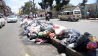 إضراب شامل لعمال النظافة في صنعاء احتجاجاً على اعتداءات الحوثيين وانقطاع مرتباتهم