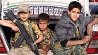 شهود عيان: أطفال بزي عسكري على متن حافلات حوثية بصنعاء