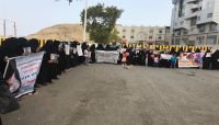 عدن: أمهات المختطفين يطالبن بوقف الانتهاكات عن ذويهن وسرعة الإفراج عنهم