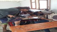 صورة تكشف جانب من تفشي ظاهرة الغش في امتحانات طلبة مدارس صنعاء