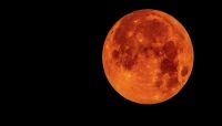 الأرض على موعد مع أطول خسوف في القرن الـ21 ويظهر"القمر الدموي"