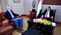 نائب الرئيس يدعو إلى دعم العملة الوطنية للتخفيف من معاناة اليمنيين      