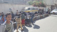 سكان صنعاء يشكون منع مليشيا الحوثي من بيع الغاز المنزلي