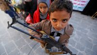 المحاربون الصغار.. مسيرة موت حوثية قذفت بأطفال اليمن إلى المحارق