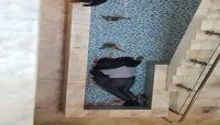 بالفيديو: التدهور المعيشي يدفع بأول معلم للانتحار في صنعاء