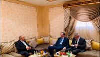 في لقاءه مع السفير الفرنسي.. اليدومي: المرجعيات الثلاث مفتاح السلام في اليمن
