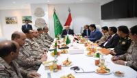 الرئيس ونائبه يزوران قيادة قوات التحالف ويطلعان على سير المعارك