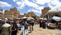 سُكان العاصمة صنعاء يستقبلون عيد الفطر على وقع أزمات معيشية خانقة
