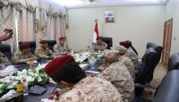 وزير الدفاع يؤكد على أولوية استعادة الدولة وإنهاء الانقلاب الحوثي