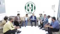 وزير الشباب والرياضة يوجه بتعشيب ملعب كرة القدم في نادي وحدة عدن