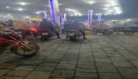 طوابير وازدحام أمام محطات البنزين في صنعاء