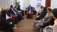 الحكومة تشيد بقرار منظمة "رعاية الأطفال" اغلاق مقرها بصنعاء والانتقال إلى عدن  