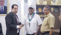 وزير الشباب والرياضة يقلد "منصور عامر" ميدالية مسابقة اليوم العالمي للمنديل الكشفي