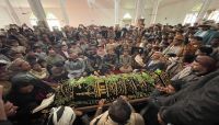 صنعاء.. تشييع جثمان الفنان "علي عنبه" وسط حضور شعبي كبير