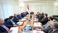 اجتماع مصغر للحكومة ومحافظي المحافظات المحررة برئاسة العليمي يشدد على إزالة نقاط الجبايات