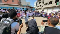 عدن.. وقفة احتجاجية تندد باغتيال الدكتور عبد الرحمن الشاعر وتطالب بضبط الجناة