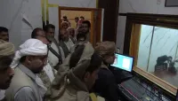 مليشيات الحوثي تحوّل بيت شيخ قبلي إلى منشأة إعلامية تابعة لها في البيضاء
