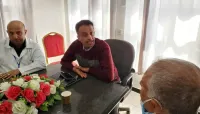 صنعاء.. مسلحون يعتدون على الجرّاح عمر بامشموس عقب محاصرة المستشفى الذي يعمل فيه